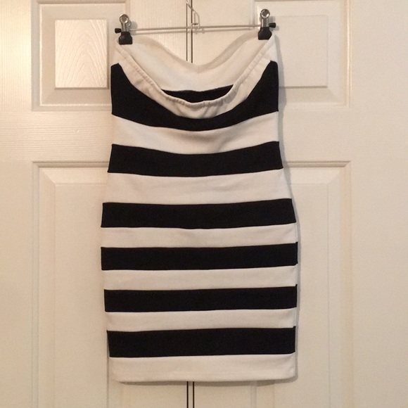 🖤Black/White Dress🖤 - Picture 3 of 6